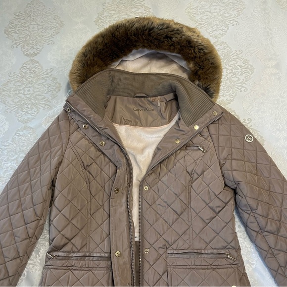 Calvin Klein Quilted Coat In Beige Tan With Faux Fur Trim Hood Size Medium - Picture 5 of 11